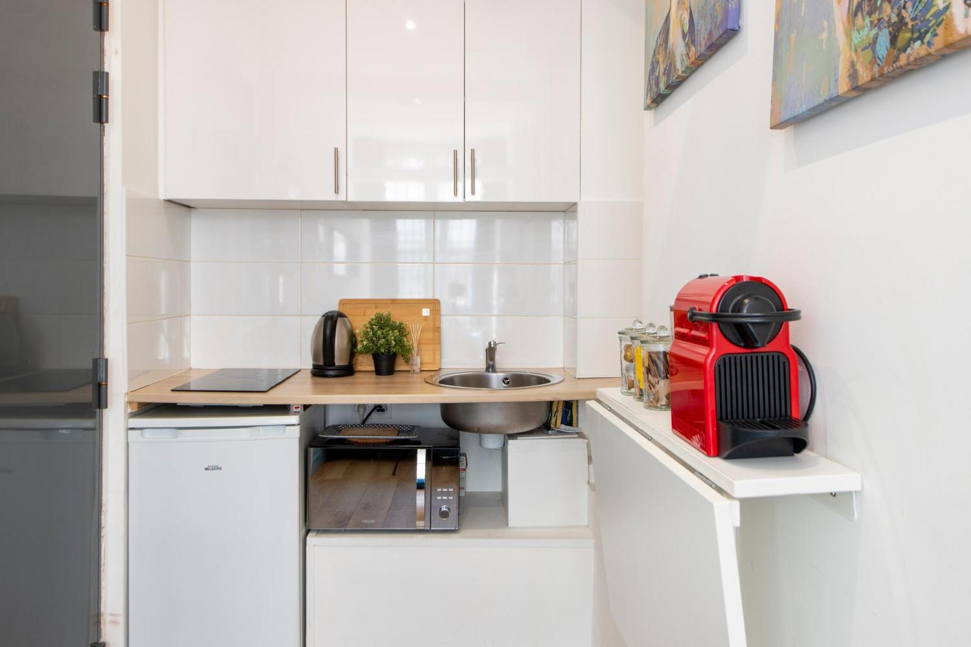 Parisian Getaway For Two In Iconic Montmartre Neighborhood Apartment Paris