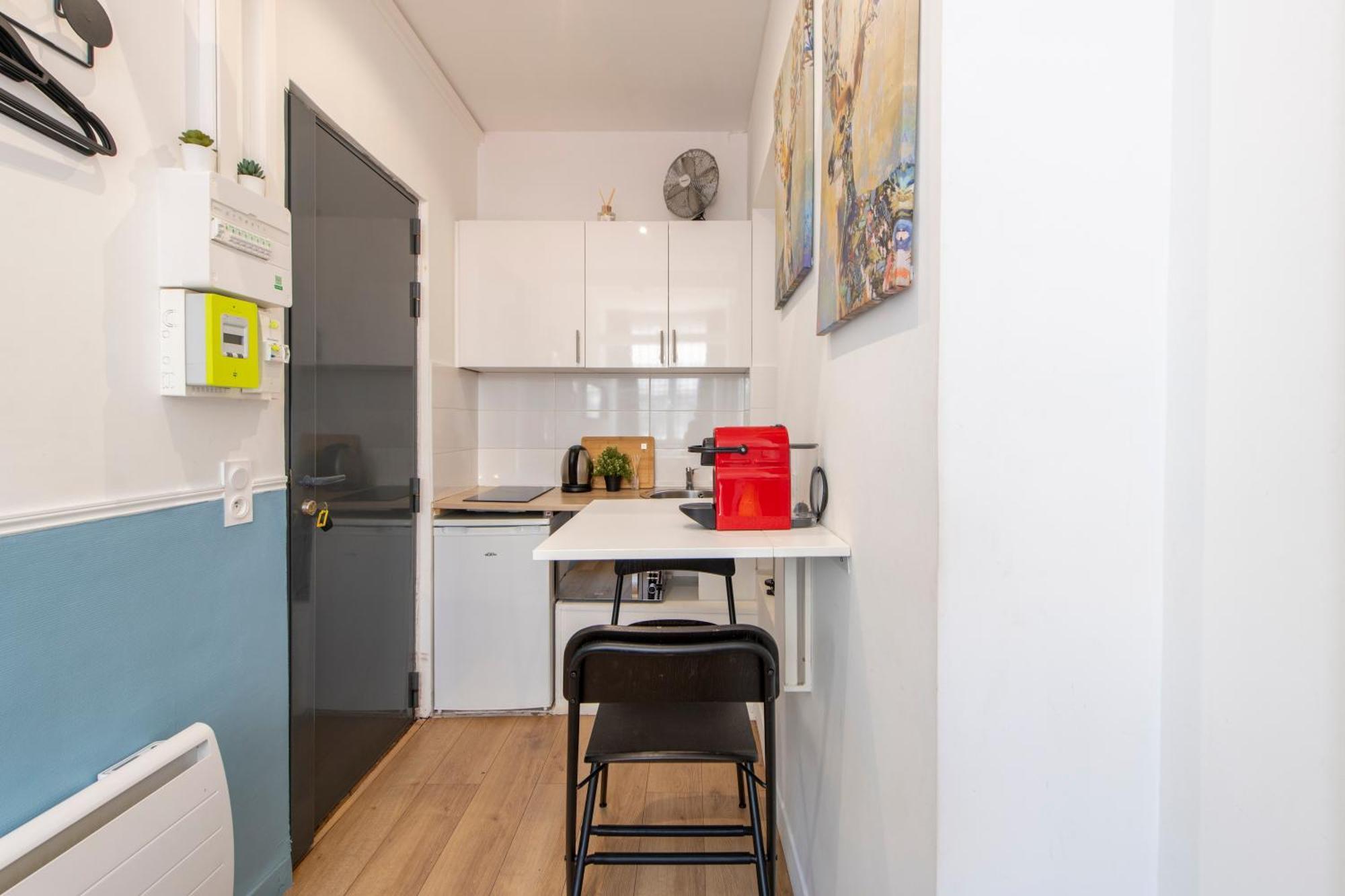 Parisian Getaway For Two In Iconic Montmartre Neighborhood *