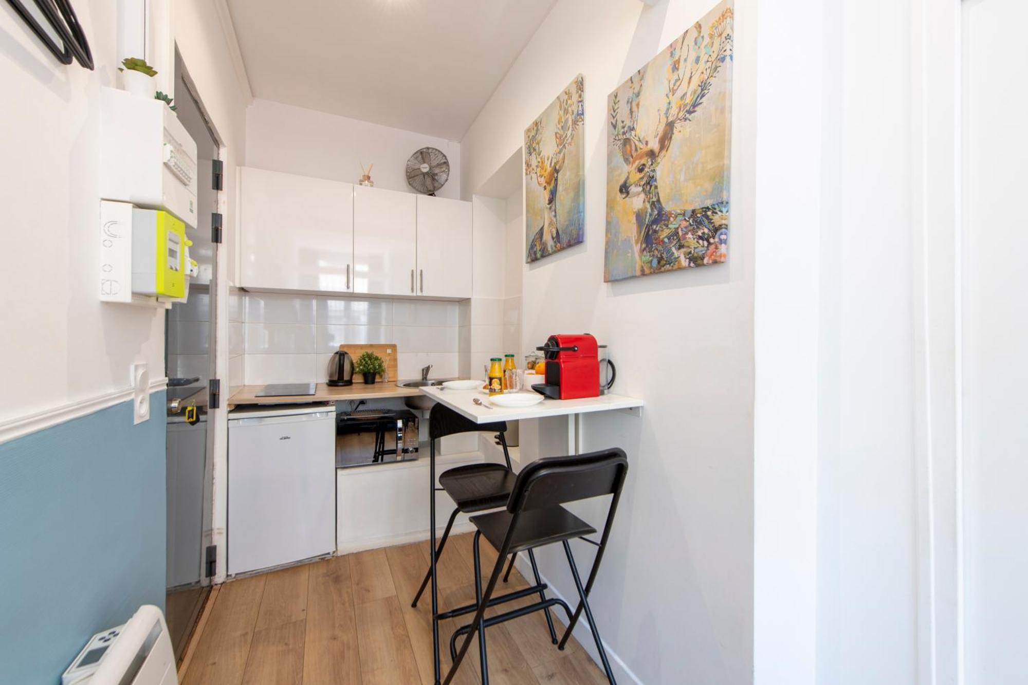 Parisian Getaway For Two In Iconic Montmartre Neighborhood * Paris